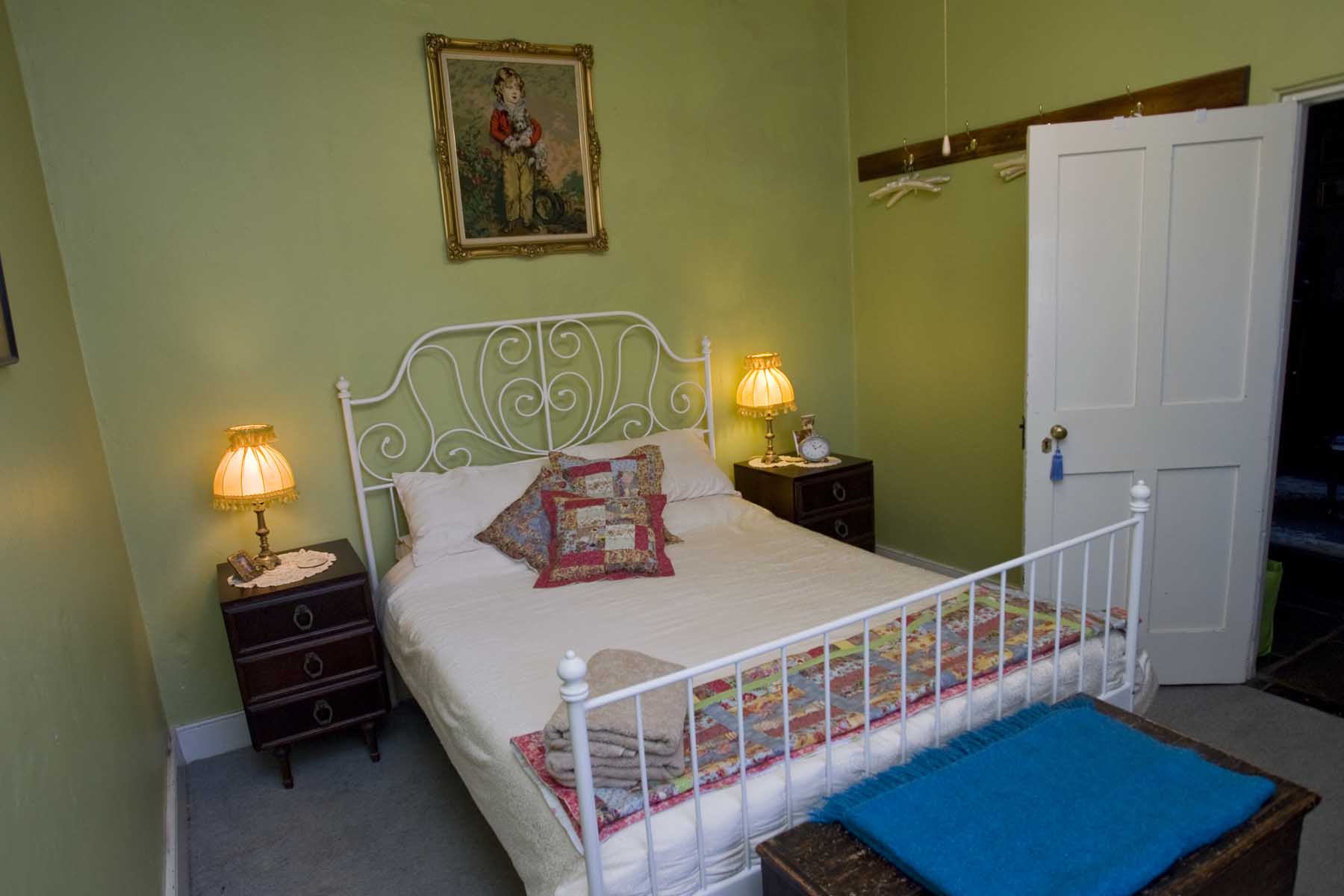 Main bedroom with Queen Bed